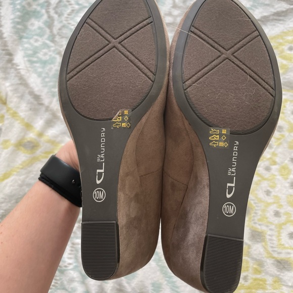 💕 NEW Chinese Laundry Tan/Light Brown Wedges, Autumn Favorite 🍂🍃 - Picture 6 of 6